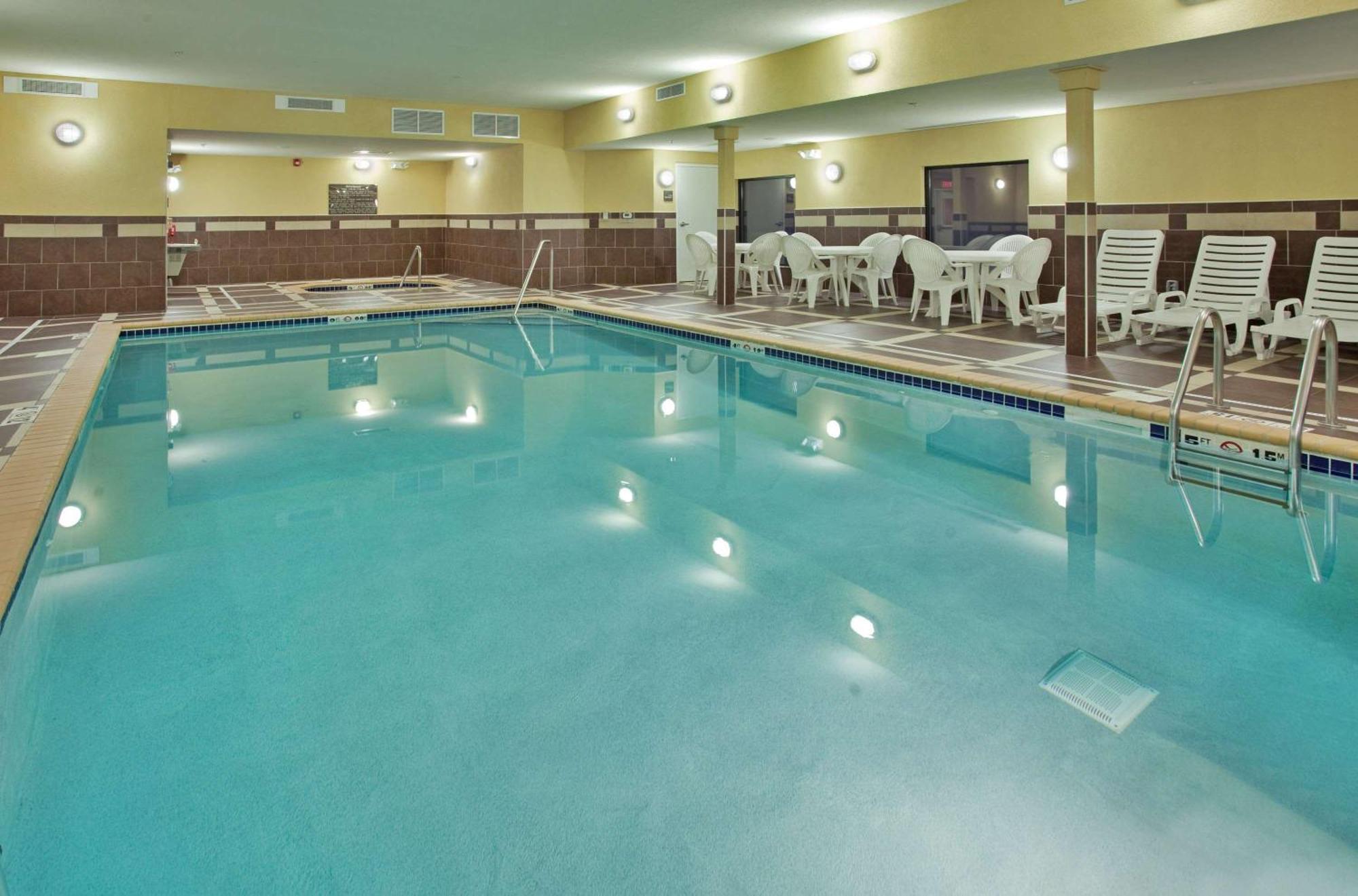 Hampton Inn & Suites Абердин Экстерьер фото